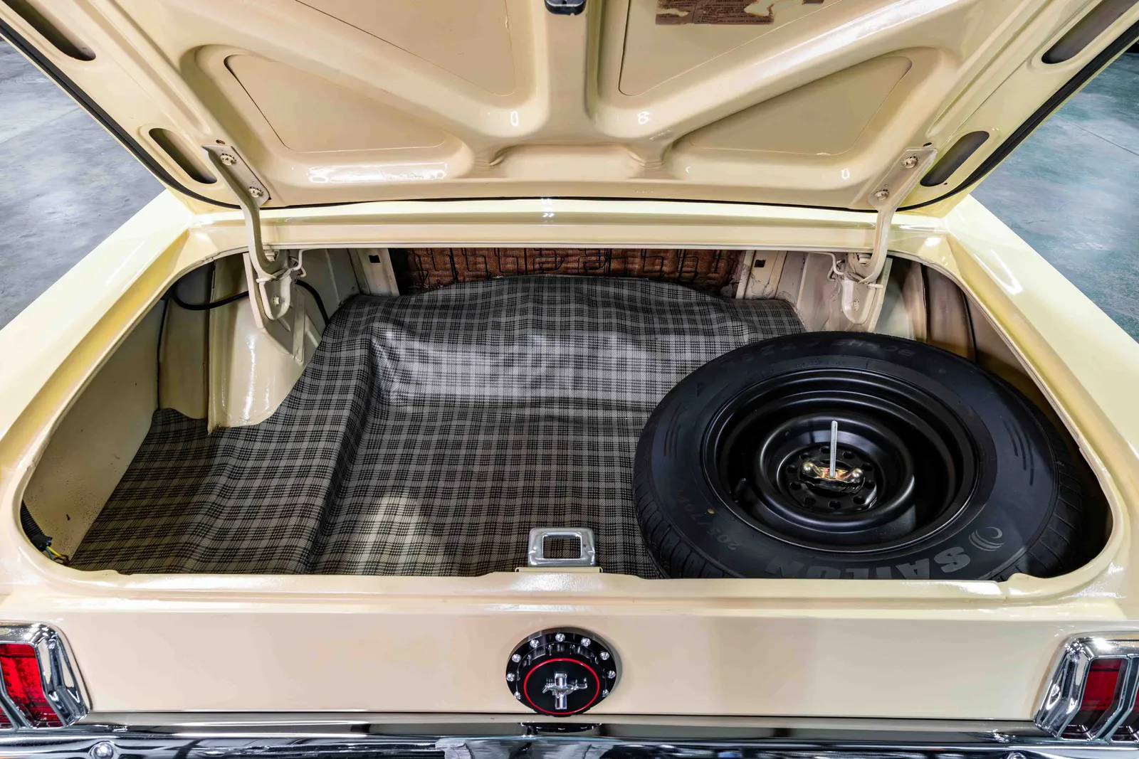 1965-Ford-Mustang-Springtime Yellow-230788--52.jpg